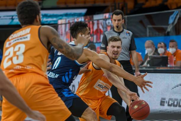 务是抢占先 务是抢占先